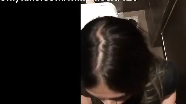 Красивая чилийка взяла в рот у друга